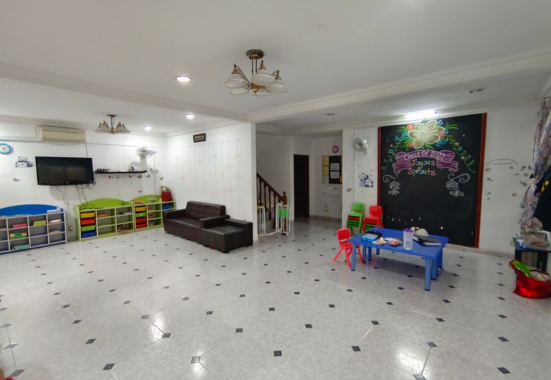 Oug 2 Storey Intermediate Semi D For Rent