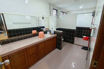 Oug 2 Storey Intermediate Semi D For Rent