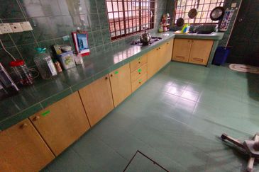 Oug 2 Storey Intermediate Semi D For Rent