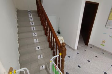 Oug 2 Storey Intermediate Semi D For Rent