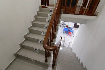 Oug 2 Storey Intermediate Semi D For Rent