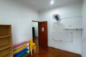 Oug 2 Storey Intermediate Semi D For Rent