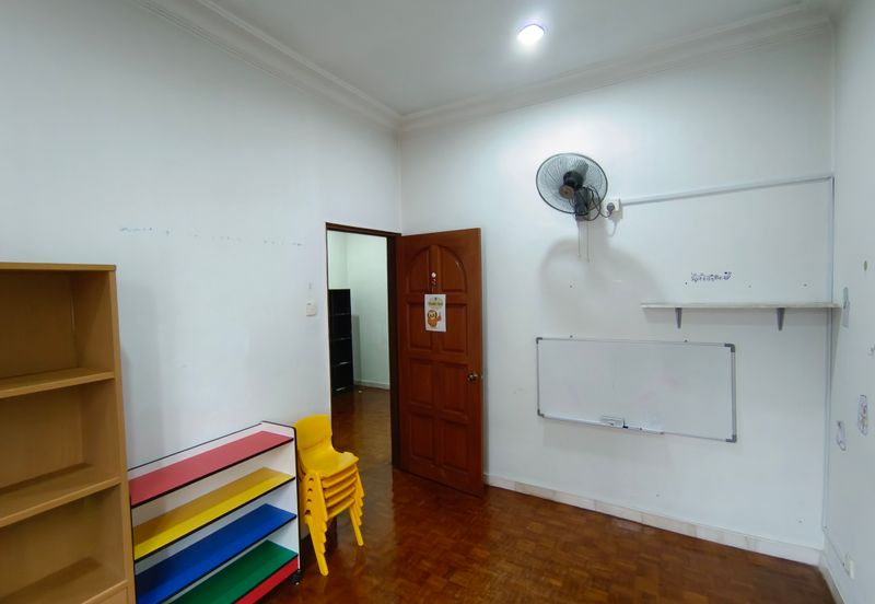 Oug 2 Storey Intermediate Semi D For Rent