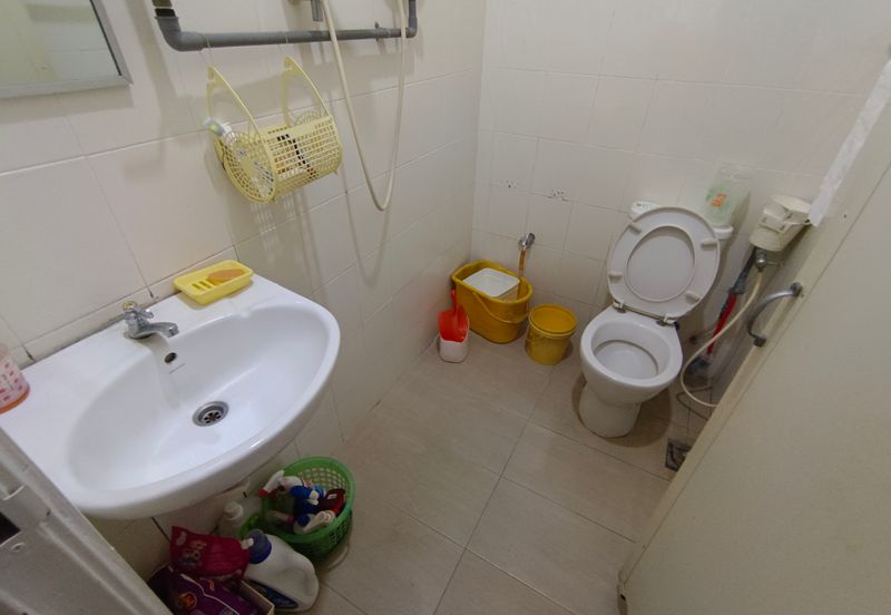 Oug 2 Storey Guarded Terrace House For Sale