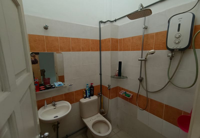 Oug 2 Storey Guarded Terrace House For Sale