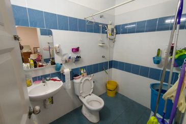 Oug 2 Storey Guarded Terrace House For Sale