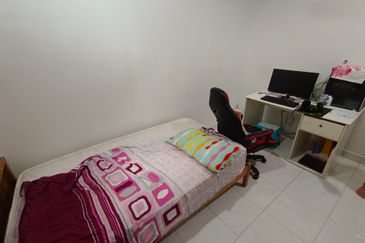 Oug 2 Storey Guarded Terrace House For Sale