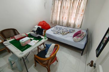 Oug 2 Storey Guarded Terrace House For Sale