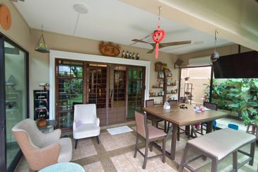 Oug Unique 2 Storey Bungalow For Sale