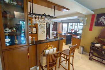 Oug Unique 2 Storey Bungalow For Sale