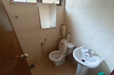 Oug Unique 2 Storey Bungalow For Sale