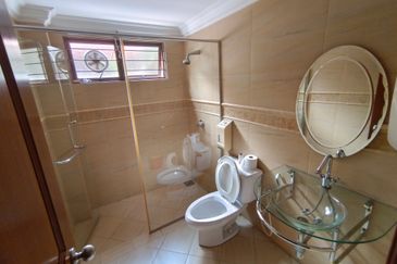 Oug Unique 2 Storey Bungalow For Sale