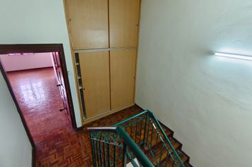 Oug 2 Storey Terrace House Near Market for Rent