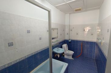 Oug 2 Storey Terrace House Near Market for Rent