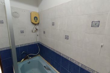 Oug 2 Storey Terrace House Near Market for Rent