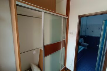 Oug 2 Storey Terrace House Near Market for Rent