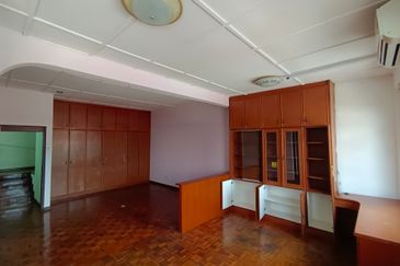 Oug 2 Storey Terrace House Near Market for Rent