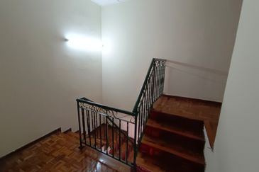 Oug 2 Storey Terrace House Near Market for Rent