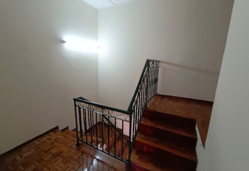 Oug 2 Storey Terrace House Near Market for Rent