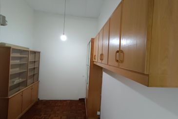 Oug 2 Storey Terrace House Near Market for Rent