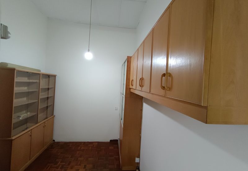 Oug 2 Storey Terrace House Near Market for Rent