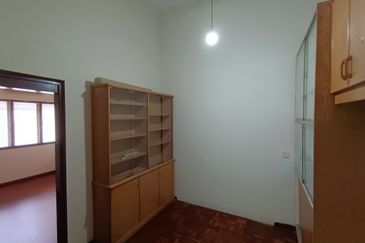 Oug 2 Storey Terrace House Near Market for Rent