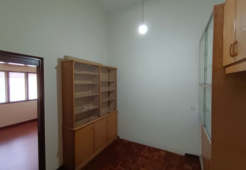 Oug 2 Storey Terrace House Near Market for Rent