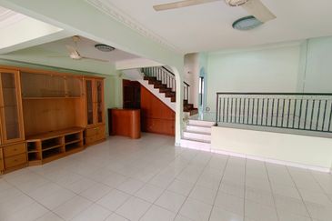Oug 2 Storey Terrace House Near Market for Rent