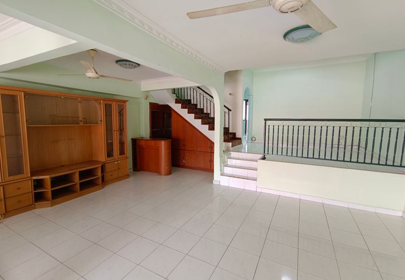 Oug 2 Storey Terrace House Near Market for Rent