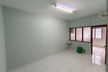 Oug 2 Storey Terrace House Near Market for Rent