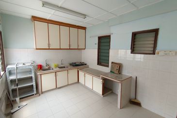 Oug 2 Storey Terrace House Near Market for Rent