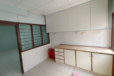 Oug 2 Storey Terrace House Near Market for Rent