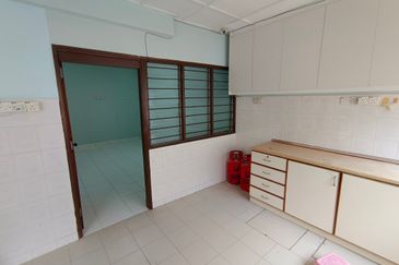 Oug 2 Storey Terrace House Near Market for Rent