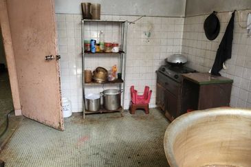 Oug 2 Storey Basic Terrace House For Sale