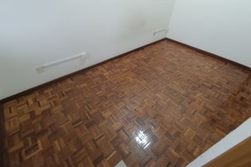 OUG Biggest Layout Quiet Environment with big car porch For Sale