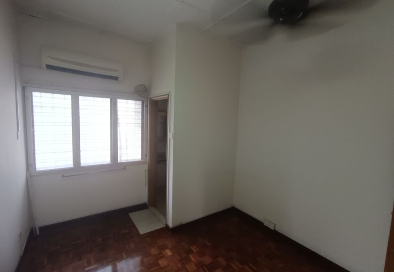 OUG Biggest Layout Quiet Environment with big car porch For Sale