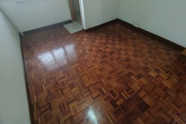 OUG Biggest Layout Quiet Environment with big car porch For Sale