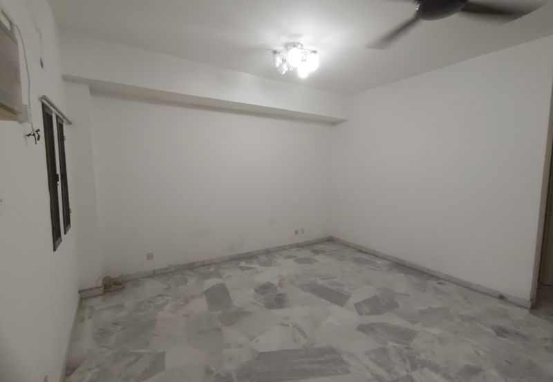 OUG Biggest Layout Quiet Environment with big car porch For Sale