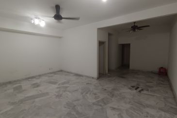 OUG Biggest Layout Quiet Environment with big car porch For Sale