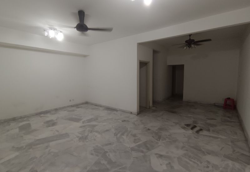 OUG Biggest Layout Quiet Environment with big car porch For Sale