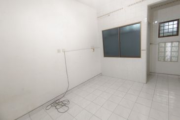 OUG Biggest Layout Quiet Environment with big car porch For Sale