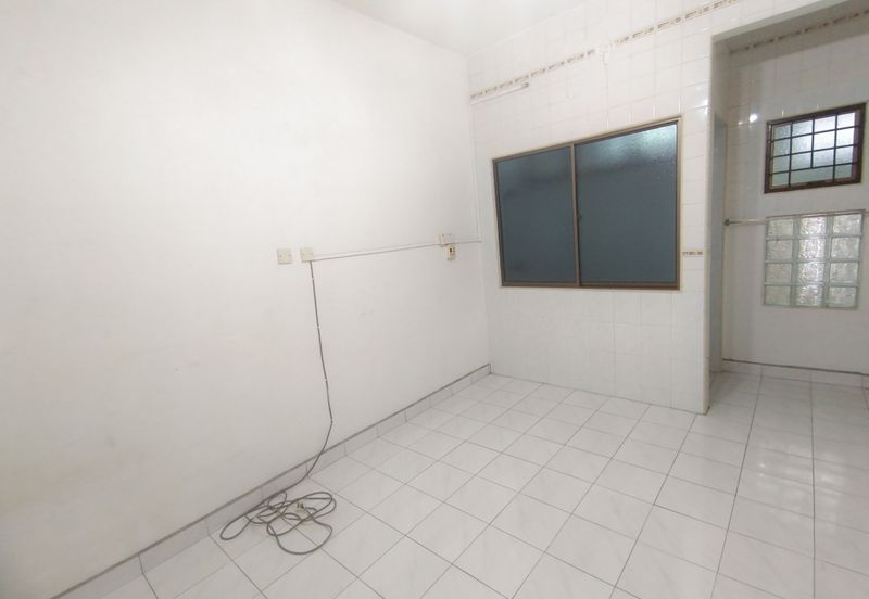 OUG Biggest Layout Quiet Environment with big car porch For Sale