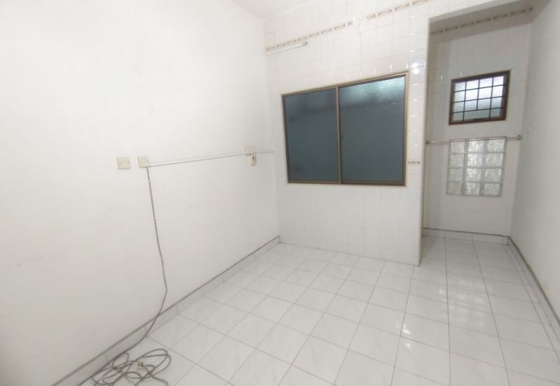 OUG Biggest Layout Quiet Environment with big car porch For Sale