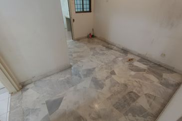 OUG Biggest Layout Quiet Environment with big car porch For Sale