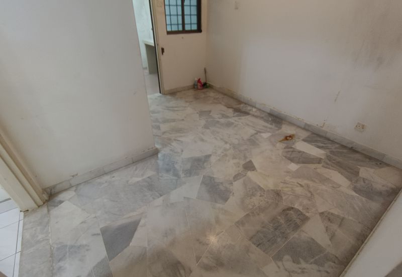 OUG Biggest Layout Quiet Environment with big car porch For Sale