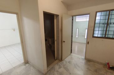 OUG Biggest Layout Quiet Environment with big car porch For Sale