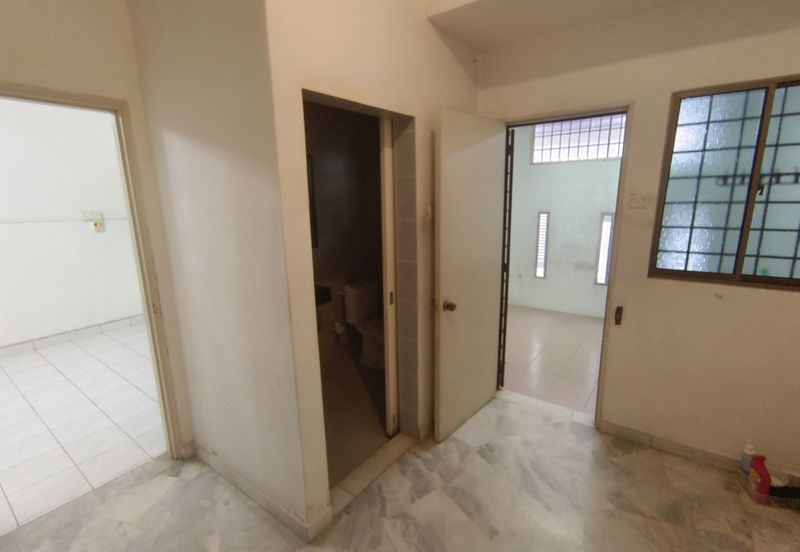 OUG Biggest Layout Quiet Environment with big car porch For Sale