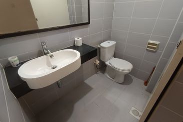 OUG Biggest Layout Quiet Environment with big car porch For Sale