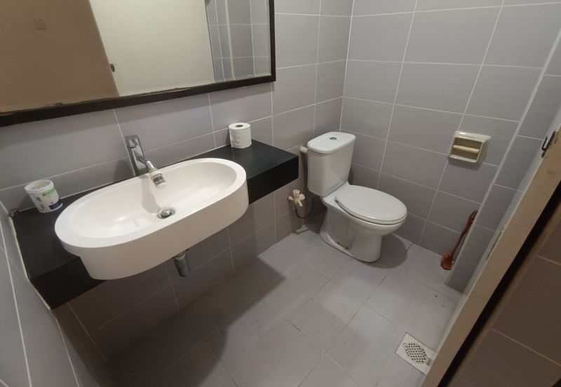 OUG Biggest Layout Quiet Environment with big car porch For Sale