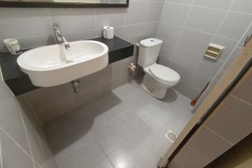 OUG Biggest Layout Quiet Environment with big car porch For Sale